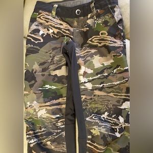Under Armour Hiking/Hunting/Gardening Pant Camouflage